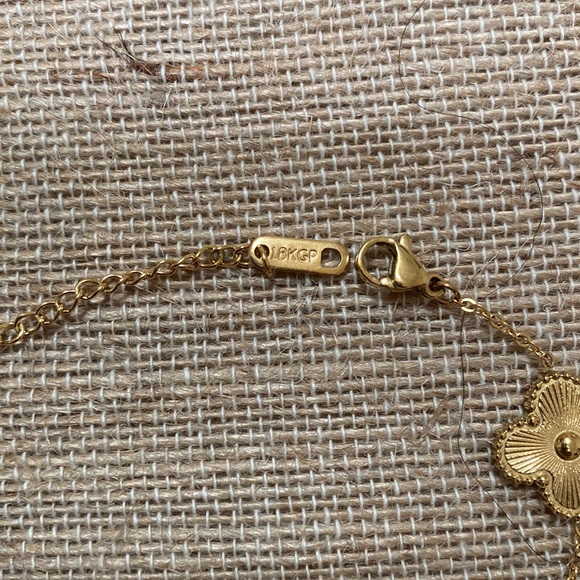 Clover Earrings and Bracelet Set. - Picture 4 of 4